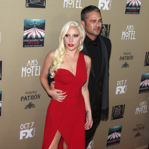 Lady Gaga et son fiancé Taylor Kinney à la première de «American Horror Story» à Los Angeles, le 3 octobre 2015