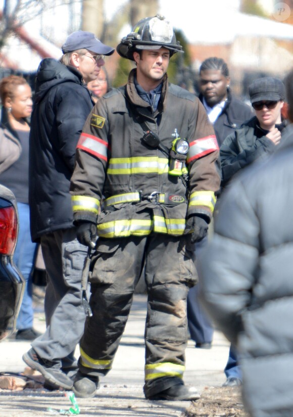 Taylor Kinney - Exclusif - Tournage de la serie "Chicago Fire" a Chicago, le 28 mars 2013.