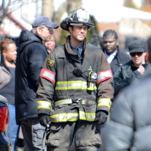 Taylor Kinney - Exclusif - Tournage de la serie "Chicago Fire" a Chicago, le 28 mars 2013.