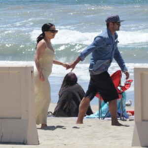 Lady Gaga et Taylor Kinner sur la plage à Los Angeles, le 2 mai 2015