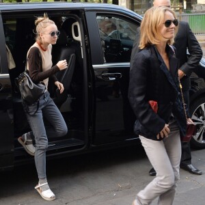 Vanessa Paradis et sa fille Lily Rose - Premières arrivées des personnalités au défilé de mode "Chanel" Haute-Couture Automne-Hiver 2015/2016 à Paris le 7 juillet 2015