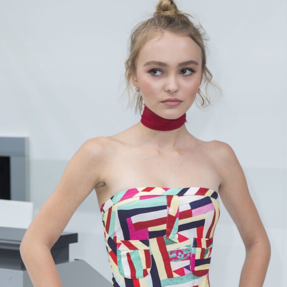 Lily-Rose Depp - Photocall au défilé de mode "Chanel", collection prêt-à-porter printemps-été 2016, au Grand Palais à Paris le 6 Octobre 2015.