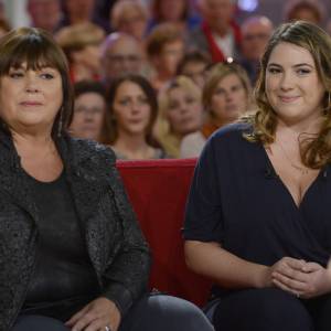 Michèle Bernier et Charlotte Gaccio - Enregistrement de l'émission "Vivement Dimanche" à Paris le 13 octobre 2015 et qui sera diffusée le 18 Octobre 2015. Invité principal : Marthe Villalonga.