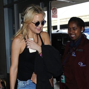 Kate Hudson arrive à l'aéroport de LAX à Los Angeles, le 14 octobre 2015