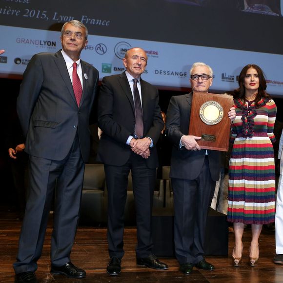 Jean-Jack Queyranne (Président de région), Gérard Collomb (Maire de Lyon), Martin Scorsese, Salma Hayek et le réalisateur Souleymane Cissé - Remise du 7e Prix Lumière à Martin Scorsese au Palais des Congrès de Lyon, lors du Festival Lumière le 16 octobre 2015.