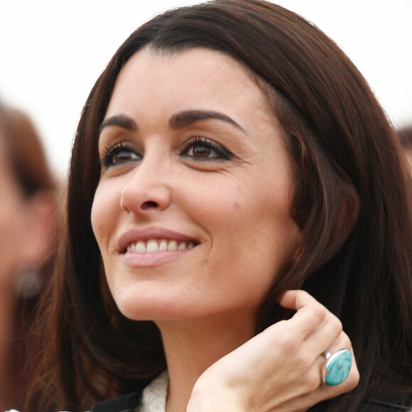 Exclusif - La souriante artiste Jenifer Bartoli a tenu à apporter cette année encore son soutien à l'association 'La Marie Do' à Ajaccio en Corse le 10 octobre 2015. C'est sur la place Miot, à Ajaccio, que la chanteuse est venue rendre visite aux bénévoles et au public. De nombreux fans étaient présents pour tenter d'obtenir une photo ou un autographe de sa part mais également pour l'entendre chanter 'Ricordu', une chanson corse interprétée aux côtés de Laurent Buschini et extraite de l'album Corsu Mezu Mezu (duos corso-français). Jenifer a ensuite assisté au concert de l'école de chant Natale Luciani après une interview pour une radio locale.