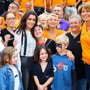 Exclusif - Jenifer Bartoli a tenu à apporter cette année encore son soutien à l'association 'La Marie Do' à Ajaccio en Corse le 10 octobre 2015. C'est sur la place Miot, à Ajaccio, que la chanteuse est venue rendre visite aux bénévoles et au public. De nombreux fans étaient présents pour tenter d'obtenir une photo ou un autographe de sa part mais également pour l'entendre chanter 'Ricordu', une chanson corse interprétée aux côtés de Laurent Buschini et extraite de l'album Corsu Mezu Mezu (duos corso-français). Jenifer a ensuite assisté au concert de l'école de chant Natale Luciani après une interview pour une radio locale.