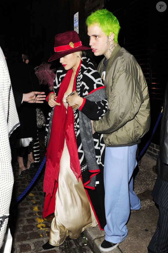 Rita Ora (manteau Issa) et Rick Hilfiger (Richard) - Soirée d'anniversaire de Mario Testino sur le thème de "Gatsby le Magnifique" à Londres le 29 octobre 2014.