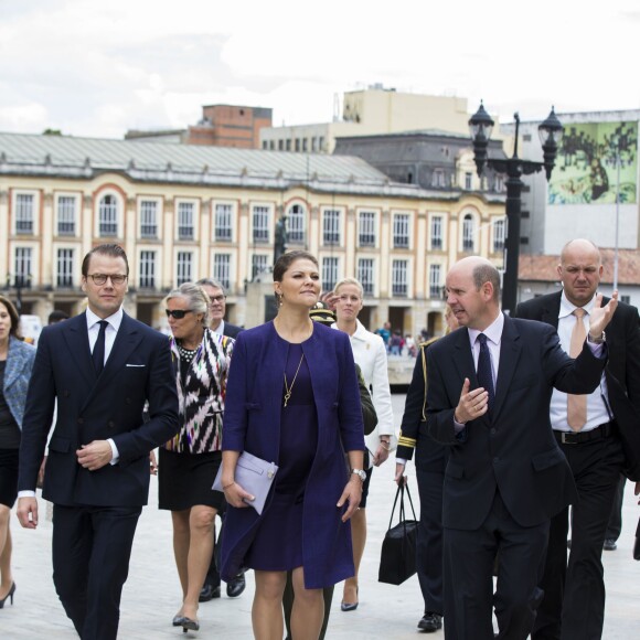 La princesse Victoria, enceinte, et le prince Daniel de Suède en visite officielle en Colombie à Bogota, le 22 octobre 2015