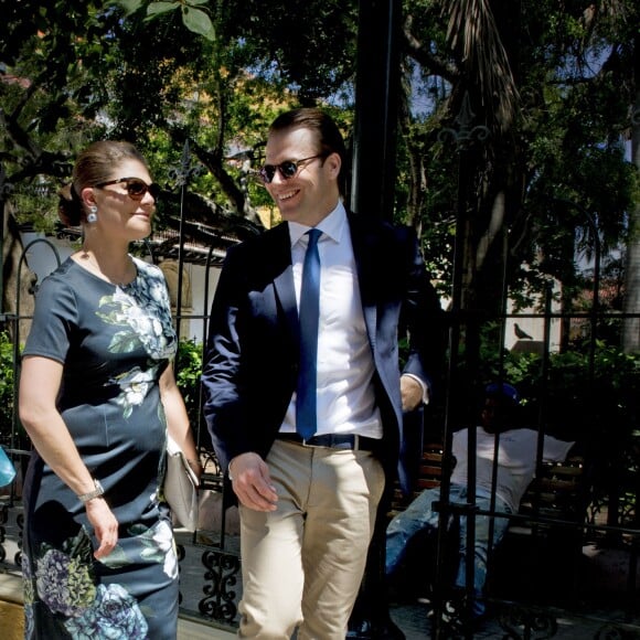 La princesse Victoria, enceinte, et le prince Daniel de Suède en visite officielle en Colombie, à Carthagène des Indes, le 22 octobre 2015