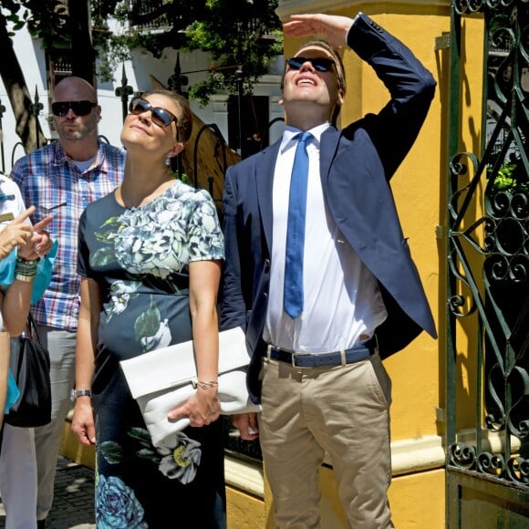 La princesse Victoria, enceinte, et son mari le prince Daniel de Suède en visite officielle en Colombie, à Carthagène des Indes, le 22 octobre 2015