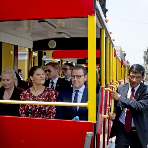 La princesse Victoria, enceinte, et le prince Daniel de Suède en visite officielle au Pérou, à Lima, le 21 octobre 2015