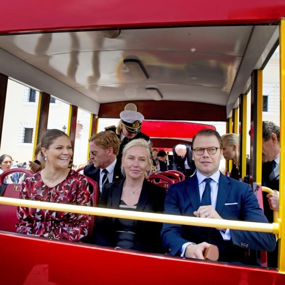 La princesse Victoria, enceinte, et le prince Daniel de Suède en visite officielle au Pérou, à Lima, le 21 octobre 2015