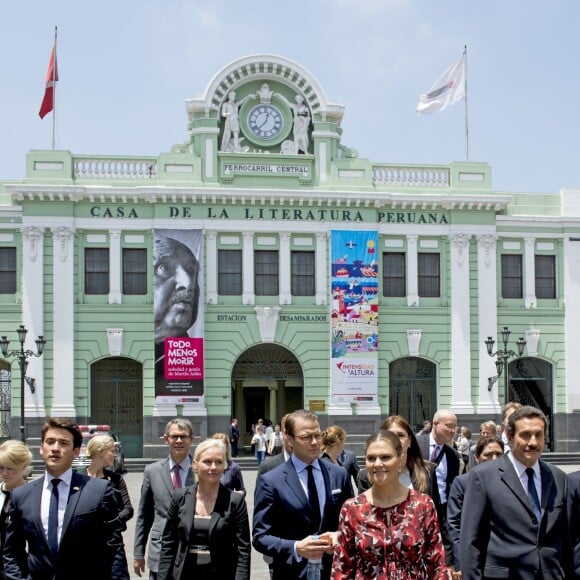 La princesse Victoria, enceinte, et le prince Daniel de Suède en visite officielle au Pérou, à Lima, le 21 octobre 2015