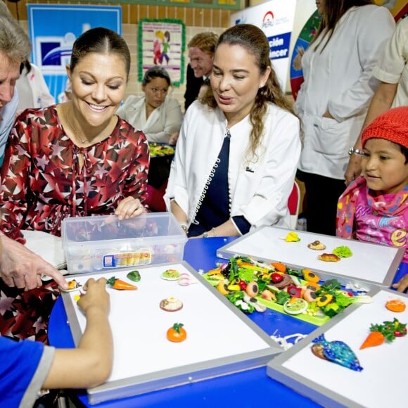 La princesse Victoria, enceinte, et le prince Daniel de Suède en visite officielle au Pérou, à Lima, le 21 octobre 2015