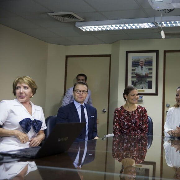 La princesse Victoria, enceinte, et le prince Daniel de Suède en visite officielle au Pérou, à Lima, le 21 octobre 2015