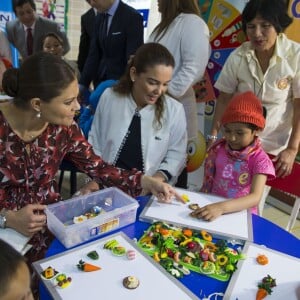 La princesse Victoria, enceinte, et le prince Daniel de Suède en visite officielle au Pérou, à Lima, le 21 octobre 2015