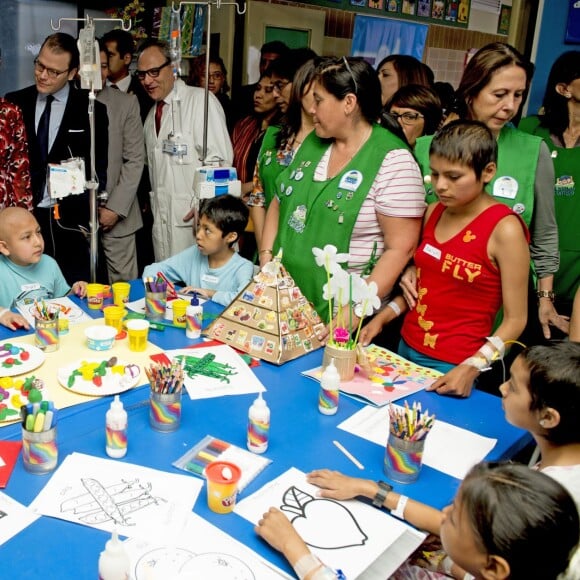 La princesse Victoria, enceinte, et le prince Daniel de Suède en visite officielle au Pérou, à Lima, le 21 octobre 2015