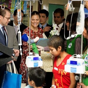 La princesse Victoria, enceinte, et le prince Daniel de Suède en visite officielle au Pérou, à Lima, le 21 octobre 2015