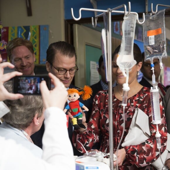 La princesse Victoria, enceinte, et le prince Daniel de Suède en visite officielle au Pérou, à Lima, le 21 octobre 2015