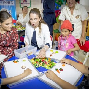 La princesse Victoria, enceinte, et le prince Daniel de Suède en visite officielle au Pérou, à Lima, le 21 octobre 2015