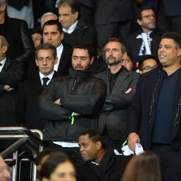 Ronaldo et Nicolas Sarkozy au Parc des Princes le 21 octobre 2015 pour le match de Ligue des Champions PSG - Real Madrid.