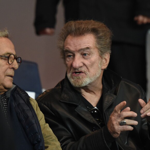 Daniel Hechter et Eddy Mitchell au Parc des Princes le 21 octobre 2015 pour le match de Ligue des Champions PSG - Real Madrid. © Cyril Moreau / Bestimage