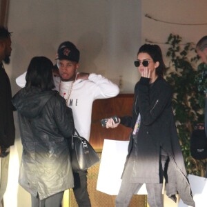 Kendall, Kylie Jenner et Tyga surpris à l'entrée de l'hôtel Sunset Tower. Los Angeles, le 22 octobre 2015.