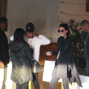 Kendall, Kylie Jenner et Tyga surpris à l'entrée de l'hôtel Sunset Tower. Los Angeles, le 22 octobre 2015.