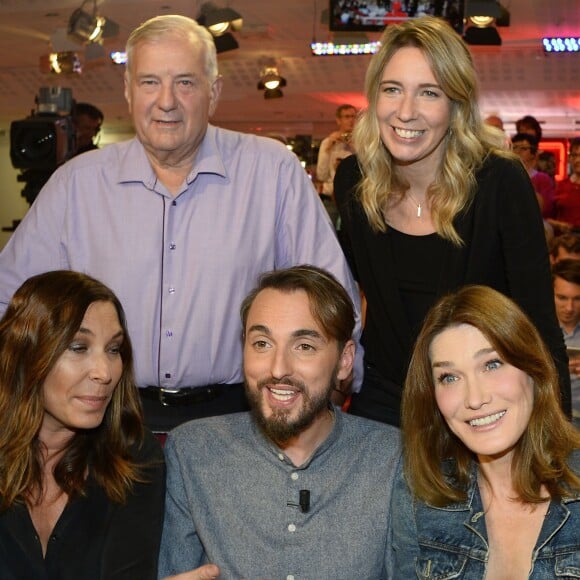 Zazie, Christophe Willem, Carla Bruni, Christian Durier et Sandrine Marques (père et soeur de Christophe Willem) - Enregistrement de l'émission "Vivement Dimanche" consacrée à Chrsitophe Willem, à Paris le 29 Septembre 2015. Diffusion le 4 octobre 2015.