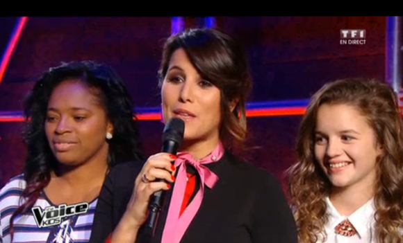 Karine Ferri, enceinte et radieuse, lors de la finale de The Voice Kids 2, vendredi 23 octobre sur TF1.