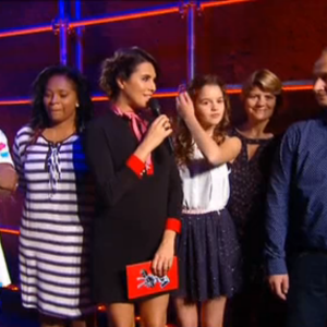 La belle Karine Ferri, enceinte et radieuse, lors de la finale de The Voice Kids 2, vendredi 23 octobre sur TF1.