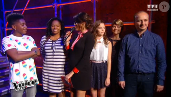 Karine Ferri, enceinte et radieuse, lors de la finale de la saison 2 de The Voice Kids, vendredi 23 octobre sur TF1.