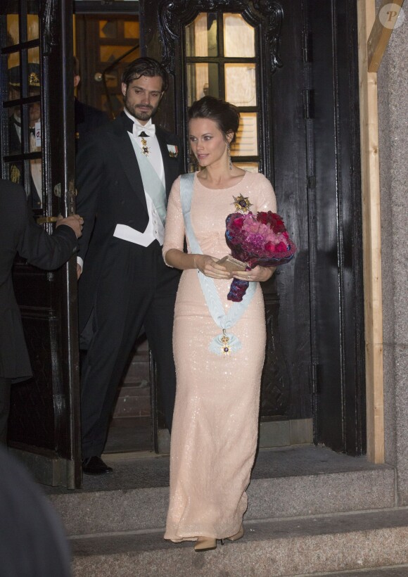 Le prince Carl Philip et la princesse Sofia de Suède, enceinte de leur premier enfant, assistaient le 23 octobre 2015 au gala annuel de l'Académie royale suédoise des sciences de l'ingénieur, à la Maison des concerts de Stockholm. La première sortie de la princesse, vêtue d'une robe bien près du corps, depuis l'annonce de sa grossesse.