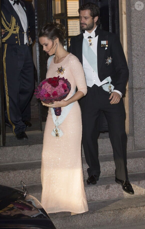 Le prince Carl Philip et la princesse Sofia de Suède, enceinte de leur premier enfant, assistaient le 23 octobre 2015 au gala annuel de l'Académie royale suédoise des sciences de l'ingénieur, à la Maison des concerts de Stockholm. La première sortie de la princesse, vêtue d'une robe bien près du corps, depuis l'annonce de sa grossesse.