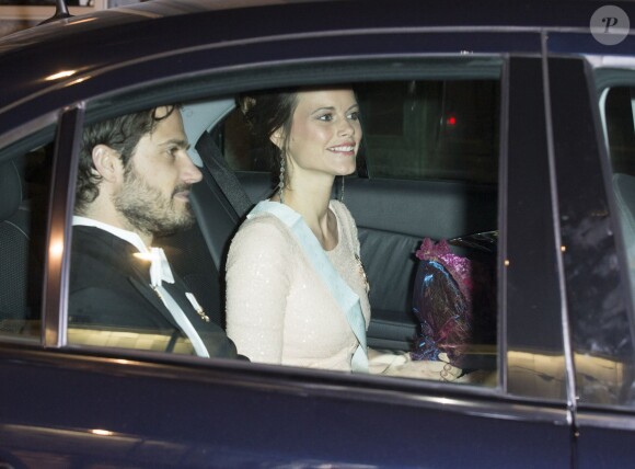 Le prince Carl Philip et la princesse Sofia de Suède, enceinte de leur premier enfant, assistaient le 23 octobre 2015 au gala annuel de l'Académie royale suédoise des sciences de l'ingénieur, à la Maison des concerts de Stockholm. La première sortie de la princesse, vêtue d'une robe bien près du corps, depuis l'annonce de sa grossesse.