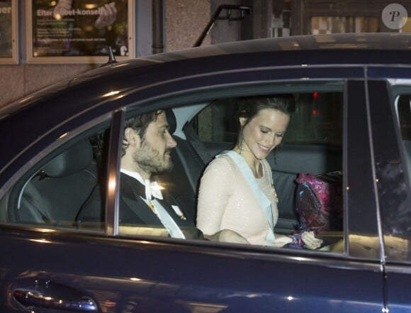 Le prince Carl Philip et la princesse Sofia de Suède, enceinte de leur premier enfant, assistaient le 23 octobre 2015 au gala annuel de l'Académie royale suédoise des sciences de l'ingénieur, à la Maison des concerts de Stockholm. La première sortie de la princesse, vêtue d'une robe bien près du corps, depuis l'annonce de sa grossesse.