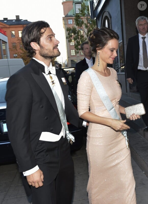 Le prince Carl Philip et la princesse Sofia de Suède, enceinte de leur premier enfant, assistaient le 23 octobre 2015 au gala annuel de l'Académie royale suédoise des sciences de l'ingénieur, à la Maison des concerts de Stockholm. La première sortie de la princesse, vêtue d'une robe bien près du corps, depuis l'annonce de sa grossesse.