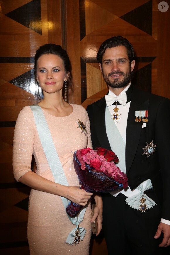 Le prince Carl Philip et la princesse Sofia de Suède, enceinte de leur premier enfant, assistaient le 23 octobre 2015 au gala annuel de l'Académie royale suédoise des sciences de l'ingénieur, à la Maison des concerts de Stockholm. La première sortie de la princesse, vêtue d'une robe bien près du corps, depuis l'annonce de sa grossesse.