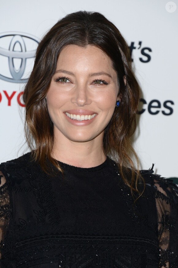Jessica Biel lors de la 25e soirée des EMA Awards aux Warner Bros. Studios à Burbank, Los Angeles, le 24 octobre 2015.