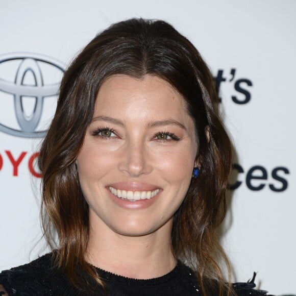 Jessica Biel lors de la 25e soirée des EMA Awards aux Warner Bros. Studios à Burbank, Los Angeles, le 24 octobre 2015.