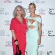 Blythe Danner et Gwyneth Paltrow lors de la 25e soirée des EMA Awards aux Warner Bros. Studios à Burbank, Los Angeles, le 24 octobre 2015.