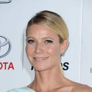Gwyneth Paltrow lors de la 25e soirée des EMA Awards aux Warner Bros. Studios à Burbank, Los Angeles, le 24 octobre 2015.