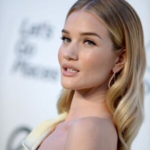Rosie Huntington-Whiteley lors de la 25e soirée des EMA Awards aux Warner Bros. Studios à Burbank, Los Angeles, le 24 octobre 2015.