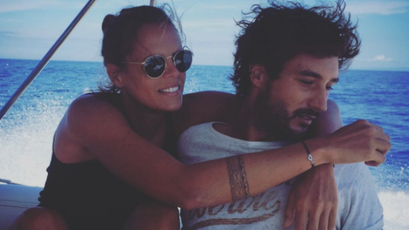 Laure Manaudou amoureuse de Jérémy Frérot : Elle l'enlace en pleine mer