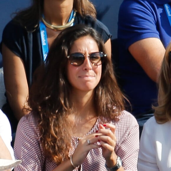 Xisca, la compagne de Rafael Nadal, dans les tribunes de l'Open de Barcelone, le 23 avril 2015