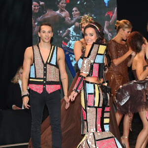 Alizée et son compagnon Grégoire Lyonnet - Défilé du 21ème salon du chocolat à la porte de Versailles à Paris le 27 octobre 2015. Denis Guignebourg / Bestimage