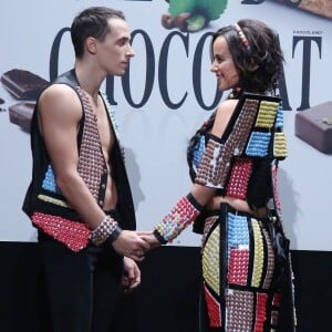 La chanteuse Alizée et son compagnon Grégoire Lyonnet - Défilé du 21ème salon du chocolat à la porte de Versailles à Paris le 27 octobre 2015. Denis Guignebourg / Bestimage