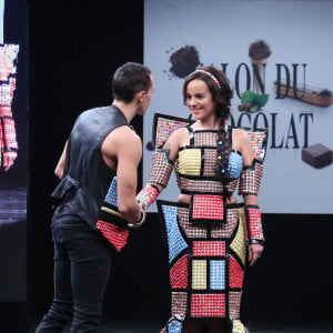 Alizée et son compagnon Grégoire Lyonnet - Défilé du 21ème salon du chocolat à la porte de Versailles à Paris le 27 octobre 2015. Denis Guignebourg / Bestimage