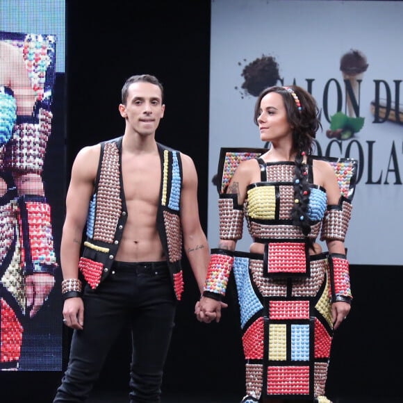 Alizée et son compagnon Grégoire Lyonnet - Défilé du 21ème salon du chocolat à la porte de Versailles à Paris le 27 octobre 2015. Denis Guignebourg / Bestimage